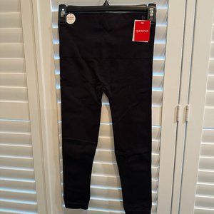 SPANX Look at Me Now Seamless Cropped Leggings Black - Size M